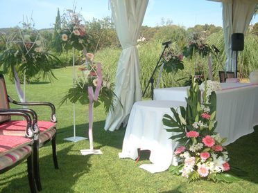 Floristería Miraverd altar con flores
